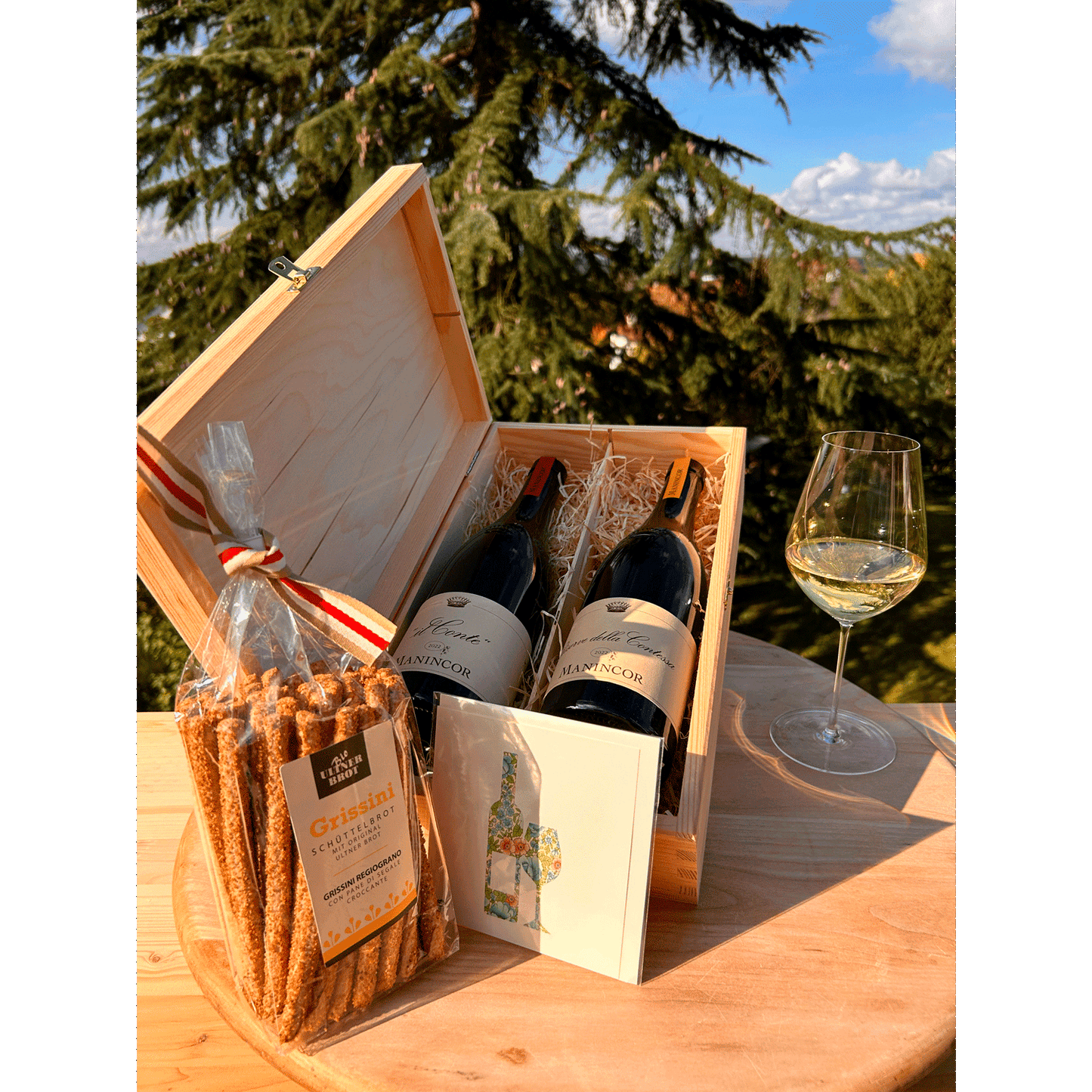 Manincor La Contessa und Il Conte- 2 Spitzen Cuvée aus Südtirol in edler Holzkiste als Weingeschenk