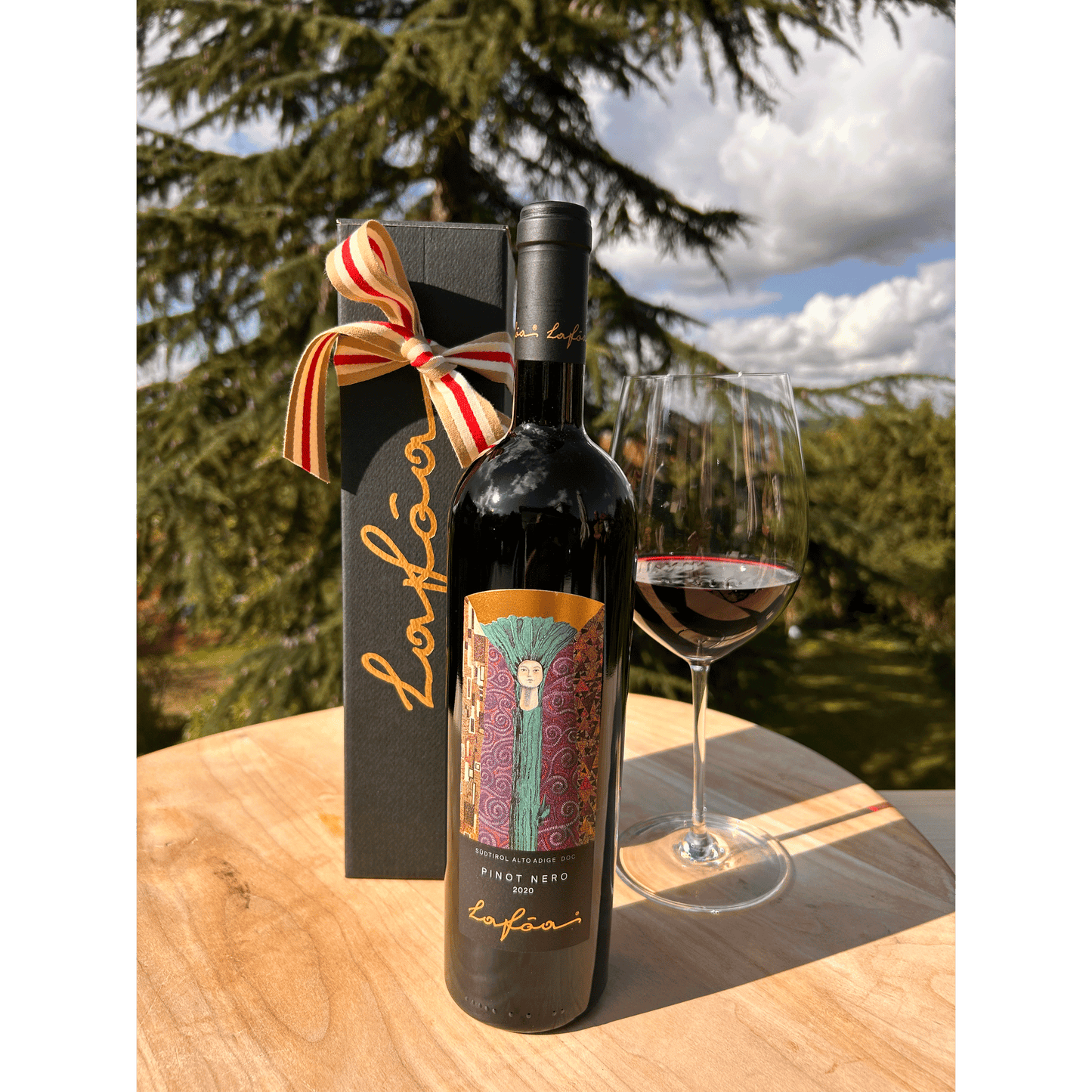 Geschenkbox LAFOA Pinot Nero - Premium Spätburgunder aus Südtirol der Kellerei Schreckbichl