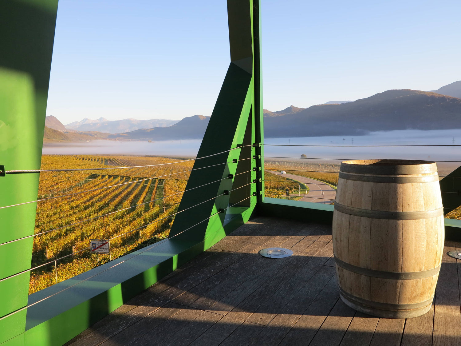 Cantina Tramin Weinkellerei im Südtiroler Unterland – Weinberge und Kellerei