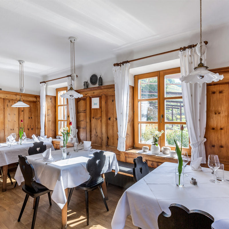 alte Zirbenholzstube-Gasthaus Leiter am Waal in Algund bei meranl_Top Testimonial für Selektion Südtirol