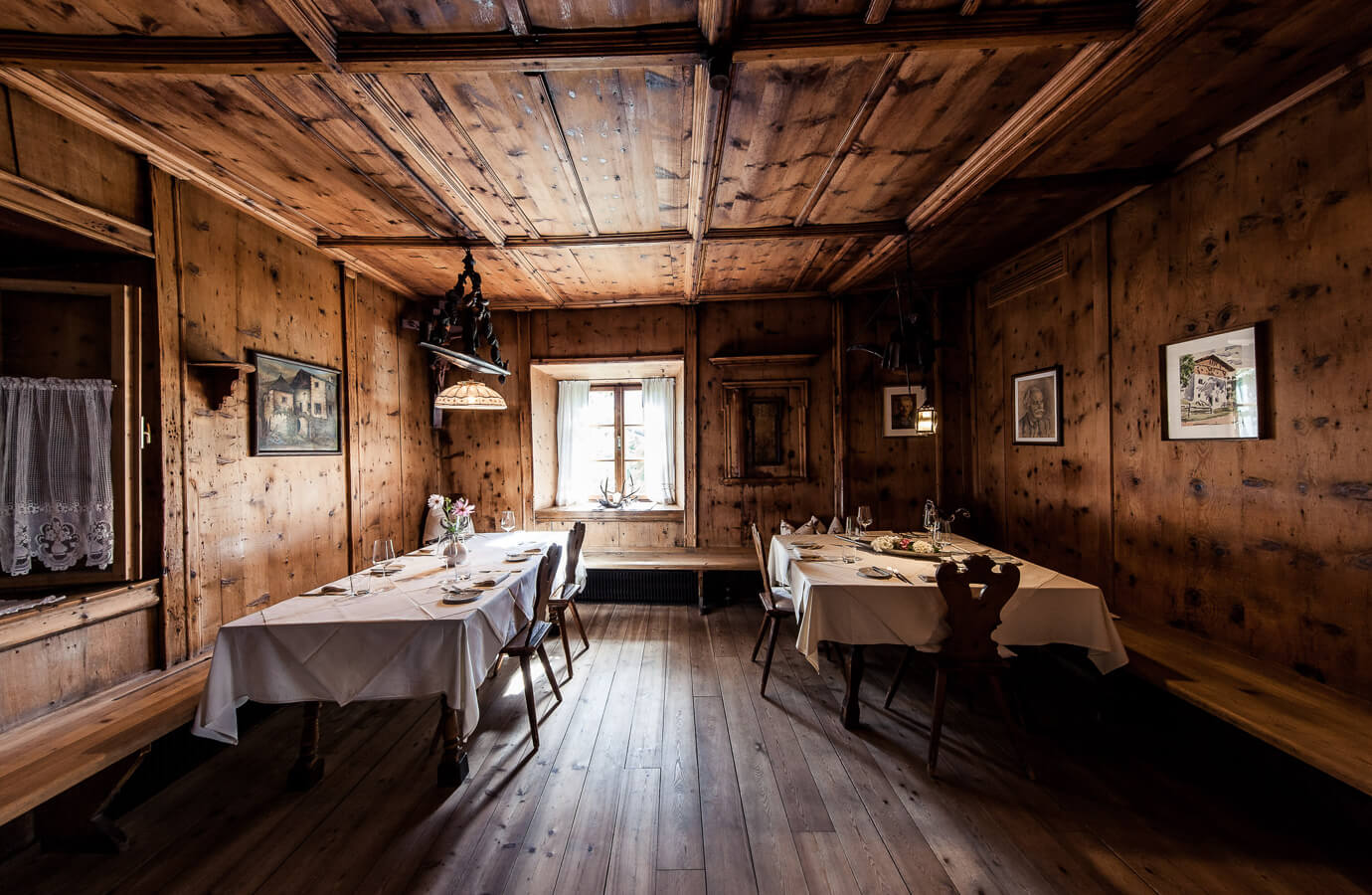 Unterwirt alte Zirbenholzstube-Gasthaus Unterwirt in Gufiaun Eisacktal südtirol_Top Testimonial für Selektion Südtirol