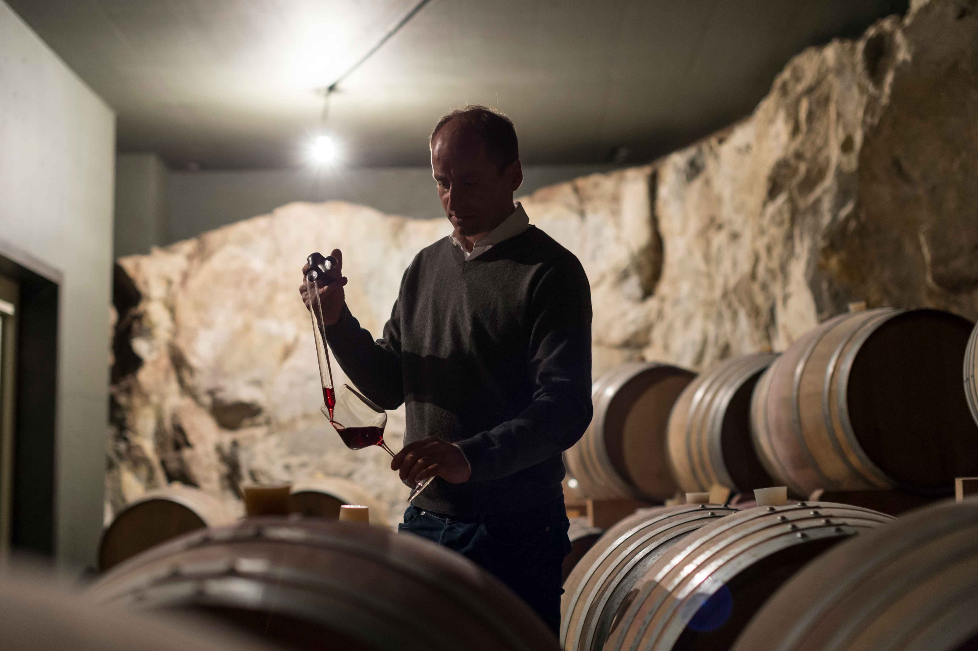 Gump Hof Markus Prackwieser im Weinkeller -Eisacktal-Weine aus Südtirol