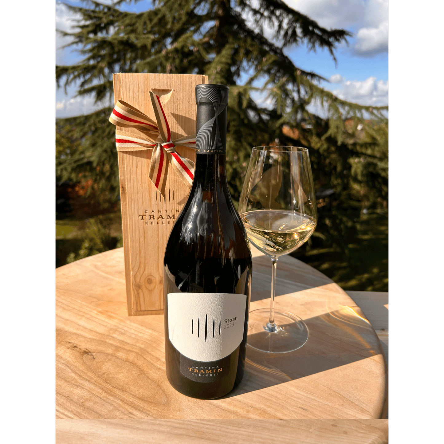 Holzkiste Tramin Stoan - Premium Weisswein-Cuvée aus Südtirol - ideales Weingeschenk